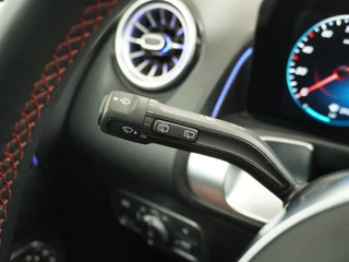 Mercedes-Benz GLB Mercedes-Benz GLB 200 AMG // Panoramadak // Sfeerverlichting // Carplay // Nightpakket // Camera // LED - afbeelding nr 20