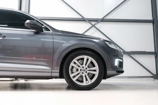 Audi Q7 Audi Q7 3.0 TDI e-tron quattro S-Line 373 pk | Luchtvering | Rijklaarprijs | Daytona Grijs | Plug in hybrid | NL auto NAP | - afbeelding nr 17