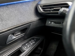 Peugeot 5008 Automaat (APPLE CARPLAY, DIGITAL COCKPIT, LEDER, 360 CAMERA, GETINT GLAS, SPORTSTOELEN, KEYLESS, CRUISE, NIEUWSTAAT) - afbeelding nr 25