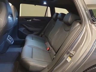 Volkswagen Passat Volkswagen Passat Variant 1.5 eHybrid 272pk DSG/AUT R-Line Wegklapbare trekhaak, Panoramadak, Leder - afbeelding nr 29