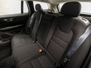 Volvo V60 Volvo V60 2.0 B3 Momentum Advantage 177Pk Automaat (APPLE CARPLAY, GROOT NAVI, ADAPTIVE CRUISE, STUUR/STOELVERWARMING, SPORTSTOELEN, PARKEERSENSOREN, NIEUWE APK, NIEUWSTAAT) - afbeelding nr 16