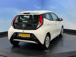 Toyota Aygo Toyota Aygo 1.0 VVT-i x-play Airco | Camera | 5 deurs | Elktr pakket. - afbeelding nr 7