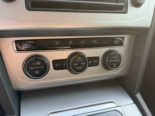 Volkswagen Passat Volkswagen Passat Variant 1.6 TDI AUTOMAAT | TREKH | EURO 6! - afbeelding nr 19