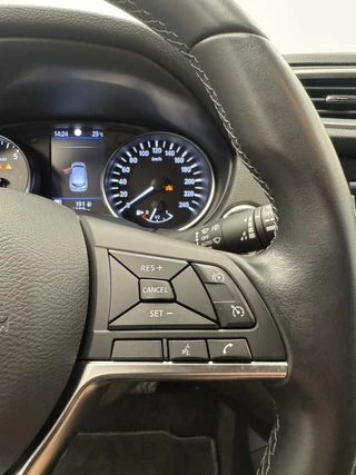 Nissan QASHQAI Nissan Qashqai 1.3 DIG-T Premium Edition Automaat-Trekhaak-Navigatie-Carplay-Cr.contr-Clima-360Camera-Lm.18