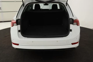 Škoda Octavia Skoda Octavia 1.4 TSI iV PHEV Style | Head-Up | Massage |  Stoel & achterbankverwarming | Camera | Carplay | Adaptive cruise | Full LED | Navigatie - afbeelding nr 11