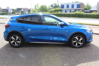 Ford Focus Ford Focus 1.0-155pk EcoBoost Mild-Hybrid 'Active' AUTOMAAT ! Trekgewicht 1.500kg ! Slechts 6.450km ! Ruim €. 9.000,- beneden de nieuwprijs ! Volautm. airco dual, navigatie, telefoonvoorb., adaptive cruise control, LED verlichting, metallic lak, camera, front-, lane- en side assist, LM wielen, Isofix etc. - afbeelding nr 46