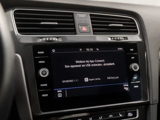 Volkswagen Golf (APPLE CARPLAY, GROOT NAVI, CLIMATE, STOELVERWARMING, DYNAMISCHE KNIPPERLICHTEN, ALCANTARA SPORTSTOELEN, ADAPTIVE CRUISE, PARKEERSENSOREN, LM VELGEN, NIEUWSTAAT) - afbeelding nr 24