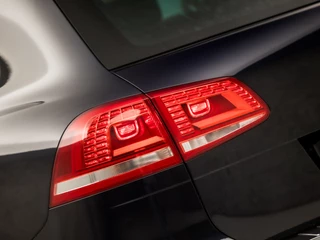 Volkswagen Touareg Volkswagen Touareg 3.0 TDI Sport 263Pk Automaat (PANORAMADAK, NAVIGATIE, LUCHTVERING, DYNAUDIO, STUUR/STOELVERWARMING, LEDEREN SPORTSTOELEN, TREKHAAK, ADAPTIVE CRUISE, XENON, CAMERA, NIEUWE APK, NIEUWSTAAT) - afbeelding nr 33