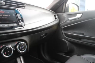 Alfa Romeo Giulietta Alfa Romeo Giulietta 1.4 120PK TURBO SPRINT | LEDEREN BEKLEDING | AFNEEMBARE TREHAAK | ALL SEASON BANDEN | NAVIGATIE | CLIMATE CONTROL | CRUISE CONTROL | CARBON INTERIEUR AFWERKING | 18