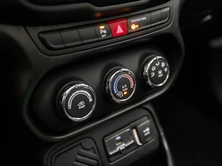 Jeep Renegade Jeep Renegade 1.4 MultiAir Longitude 141Pk Automaat (PANORAMADAK, NAVIGATIE, CRUISE, GETINT GLAS, SPORTSTOELEN, BLUETOOTH, PARKEERSENSOREN, NIEUWE APK, NIEUWSTAAT) - afbeelding nr 10