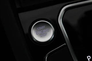 Volkswagen Passat Volkswagen Passat 1.5 TSI R Line | Stoelverwarming | Matrix LED |  Adaptive cruise | Carplay | Leder/Alcantara | Navigatie | Parkeerhulp - afbeelding nr 22