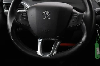 Peugeot 208 Peugeot 208 1.2 PureTech Style | Panoramadak |  Stoelverwarming | Cruise control | Parkeerhulp | Climate control | Bluetooth - afbeelding nr 9
