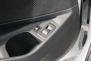 BMW 3 Serie BMW 3-serie Touring 320e Business Edition Plus|PlugInHybride|Camera|PDC|AppleCarPlay|20