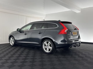 Volvo V60 Aut. *FULL-LEATHER | XENON | NAVI-FULLMAP | MEMORY-PACK | COMFORT-SEATS | ECC | HEATED-SEATS | ENTERTAINMENT-PACK | PDC | CRUISE | TOWBAR  | 17''ALU* - afbeelding nr 4