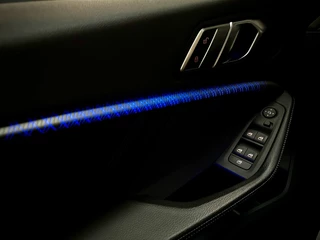 BMW 1 Serie BMW 1 Serie 118i M135 M-PERF. PANO|SCHAALSTOEL|HUD|H/K|CAMERA - afbeelding nr 16