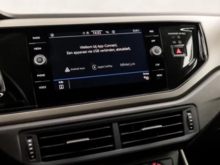 Volkswagen Polo Volkswagen Polo 1.0 TSI Sportline Automaat (APPLE CARPLAY, PARKEERSENSOREN, LM VELGEN, GETINT GLAS, SPORTSTOELEN, ADAPTIVE CRUISE, PARKEERSENSOREN, NIEUWSTAAT) - afbeelding nr 25