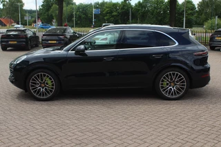 Porsche Cayenne Porsche Cayenne 3.0 E-Hybrid / Panoramadak / 360Camera / Luchtvering / 21'' / Softclose / Keyless / Sportchrono / Stuurverwarming / Stuurverwarming / DAB / Stoelverwarming / ACC - afbeelding nr 7