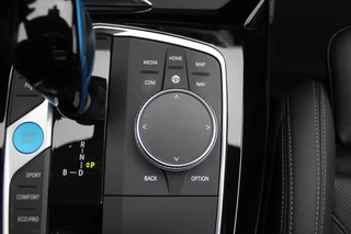 BMW iX3 BMW iX3 Exe. M Sport 80 kWh / SoH 99% / Trekhaak / Panoramadak / Camera / Leder / 20'' / DAB / Sfeerverlichting / Stoelverwarming / Cruise Control - afbeelding nr 30