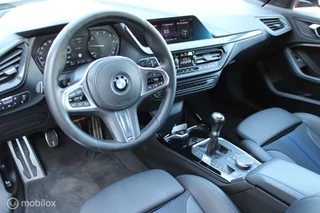 BMW 1 Serie BMW 1-serie 118i M Sport High Executive, Sportstoelen, Carplay, Pdc voor + achter, Stoelverwarming, Cruise, Clima. - afbeelding nr 4