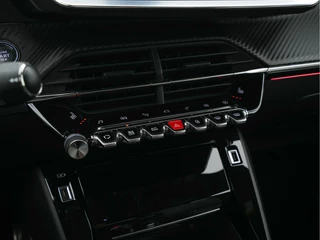 Peugeot e-208 Peugeot e-208 EV GT 350 50 kWh [ 3-Fase ] (INCL-BTW) *FULL-LED | DIGI-COCKPIT | BLINDSPOT | CAMERA | LEATHER-ALCANTARA | NAVI-FULLMAP | LANE-ASSIST | KEYLESS | DAB | CCS-FASTLOADER | HEATED-SPORTSEATS | AMBIENT-LIGHT | 17