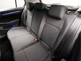 Volkswagen Golf Volkswagen Golf 1.0 eTSI Sport Automaat (APPLE CARPLAY, GROOT NAVI, KEYLESS, SFEERVERLICHTING, SPORTSTOELEN, LM VELGEN, PARKEERSENSOREN, ADAPTIVE CRUISE, NIEUWSTAAT) - afbeelding nr 15