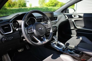Kia Ceed Kia Ceed 1.4 T-GDi GT-PlusLine // NL auto - NAP - KIA Garantie 07-2026 - Panoramadak - JBL - Camera - Stoelverwarming - Stuurwielverwarming - afbeelding nr 10