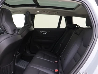 Volvo V60 Volvo V60 T6 AWD Plus Dark | Trekhaak | Panoramadak | Dodehoekdetectie | - afbeelding nr 9