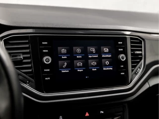 Volkswagen T-Roc 150Pk (VIRTUAL COCKPIT, APPLE CARPLAY, CLIMATE, ADAPTIVE CRUISE, SPORTSTOELEN, LED KOPLAMPEN, GETINT GLAS, LANE ASSIST, NIEUWSTAAT) - afbeelding nr 23