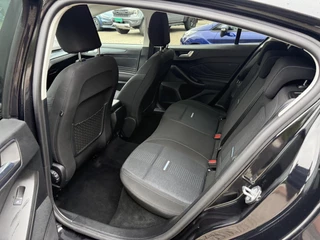 Ford Focus Ford Focus 1.0 EcoBoost Hybrid Active | 155pk Automaat | Adaptive cruise control | Winter Pack | Dodehoeksensoren | Camera | Privacy glass - afbeelding nr 30