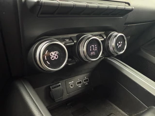 Renault Clio Renault Clio 100 TCe Intens, Stoel- en stuurverwarming, Parkeercamera, Apple CarPlay, Trekhaak, Parkeersensoren v/a - afbeelding nr 18