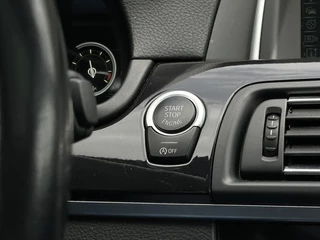 BMW 5 Serie BMW 5-serie 528xi High Executive, NL AUTO, NAP, PANO, NAVI, CRUISE, ECC-AIRCO, HUD, DODEHOEK, COMFORT STOELEN, CAMERA, LICHTMETAAL 17