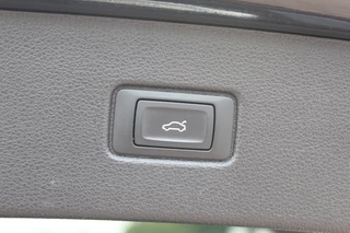 Audi SQ7 Audi SQ7 4.0 TDI quattro GRIJS KENTEKEN / Trekhaak / Panoramadak / 360Camera / Head-up / 23'' / Luchtvering / Keyless / Bose / Dodehoek / DAB / Apple CarPlay / Nachtzicht / Matrix LED / ACC / Stoelverwarming - afbeelding nr 43