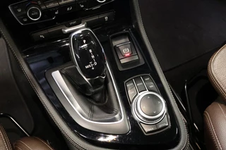 BMW 2 Serie BMW 2 Serie Gran Tourer 218i Luxury Line | 7-Zitter | HUD | Lederen bekleding | Stoel- en stuurverwarming | Navigatie | Camera | Adaptieve LED-koplamp | Sportstoelen | Alarm Klasse 3 | Elek. achterklep | DAB | Dealer onderhouden | NAP Logisch - afbeelding nr 18