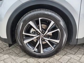 Toyota C-HR Toyota C-HR 1.8 Hybrid 140 First Edition | Navi | Sensoren v/a | El. Achterk - afbeelding nr 39
