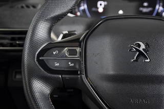 Peugeot 5008 | Dig. Cockpit | Adapt. Cruise | Stoelverw. | PDC | Camera | NAV + App. Connect | ECC | Elek. Klep | LM 19
