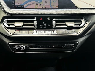 BMW 1 Serie BMW 1-serie 118i Sport Line/Aut/Navi/Xenon/Carplay/Sportstoelen/Stoelverwarming/CRUISE - afbeelding nr 16