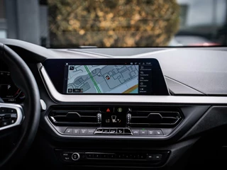 BMW 1 Serie BMW 1-serie 120i|PANO|H&K|M-PAKKET|KUIPSTOELEN|CAMERA|19'' - afbeelding nr 23