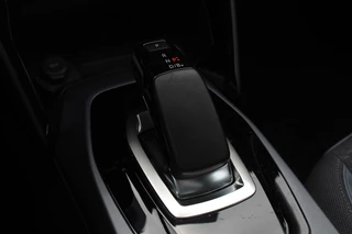 Peugeot e-2008 Peugeot e-2008 EV Allure 50 kWh / Camera / Half leder / Virtual Cockpit / 17'' / LED Koplampen / Keyless / Navigatie / Stoelverwarming / Cruise Control - afbeelding nr 28