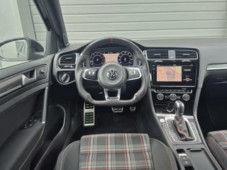 Volkswagen Golf Volkswagen Golf 2.0 TSI GTI Performance Virtual/Pano/Carbon/ - afbeelding nr 17