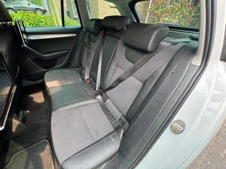 Škoda Octavia Škoda Octavia Combi 1.6 TDI Greentech Clever Edition Lichtmetalen velgen/Cruise Control/Parkeersensoren - afbeelding nr 34