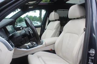 BMW X5 BMW X5 xDrive30d High Exe. 7p. M Sport / Trekhaak / Panoramadak / Camera / Head-up / Softclose / 20'' / Harman Kardon / Luchtvering / Laser LED / Keyless / Leder / Apple CarPlay / Stuurverwarming / DAB / ACC / Zonnescherm zijruite - afbeelding nr 4