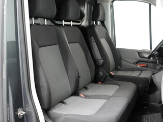 Volkswagen Crafter Volkswagen Crafter 30 2.0 TDI L3H3 Highline Trekhaak Apple Carplay Navigatie Cruise Control Camera MF Stuurwiel imperiaal + Trap - afbeelding nr 17