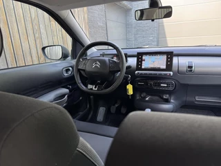 Citroën C4 Cactus Citroen C4 Cactus 1.2 PureTech Shine 110pk Navigatiesysteem | Climate control | Cruise control | Multifunctioneel stuurwiel | Trekhaak | Isofix | Getint glas | Inparkeerhulp | Parkeersensoren voor en achter | Achteruitrijcamera - afbeelding nr 46