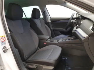 Škoda Octavia Škoda Octavia Combi 1.4 TSI 204pk DSG/AUT iV PHEV Business Edition Wegklapbare trekhaak, Camera - afbeelding nr 3