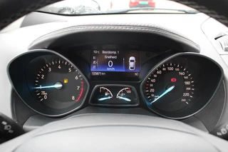 Ford Kuga Ford Kuga 1.5 EcoBoost Vignale | Trekhaak Afneembaar 2000KG | Cruise Control | Navigatie | Climate Control | Lichtmetalen Velgen | - afbeelding nr 23