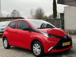 Toyota Aygo Toyota Aygo 1.0 VVT-i X-FUN AIRCO+TREKHAAK+5-DRS DEALER OH. - afbeelding nr 17