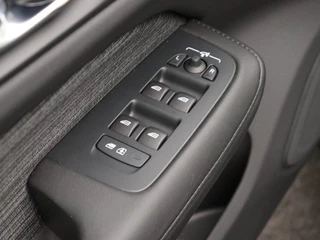 Volvo V60 Volvo V60 T6 PLUG-IN HYBRID ESSENTIAL EDITION 18INCH STOELVERWARMING V+A G - afbeelding nr 13