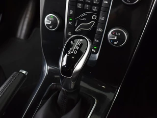 Volvo V40 Volvo V40 Cross Country 1.5 T3 Summum | Leder • Standkachel • Keyless • Goed onderhouden - afbeelding nr 19