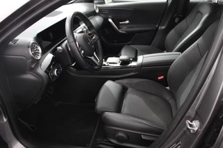 Mercedes-Benz A-Klasse Mercedes-Benz A-klasse 200 Automaat Progressive | Sfeerverlichting | Navigatie | Climate control | Camera | Parkeer sensoren | Half Lederen Bekleding | Led  | Cruise Control | LMV Velgen - afbeelding nr 10
