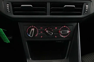 Volkswagen Polo Volkswagen Polo 1.0 | Stoelverwarming | Privacy glas | Lichtmetalen velgen | - afbeelding nr 6